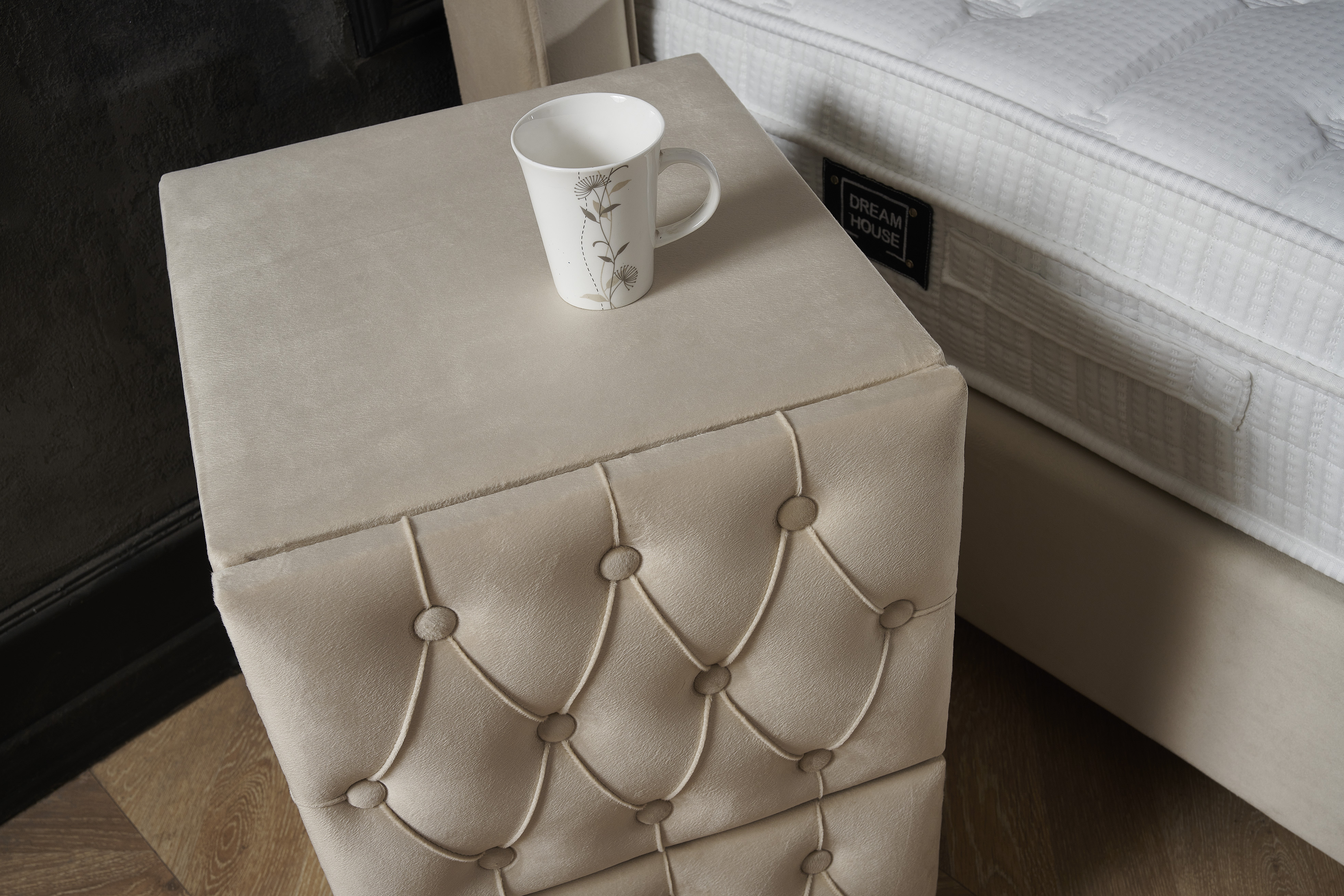 Aurora nachtkastje beige
